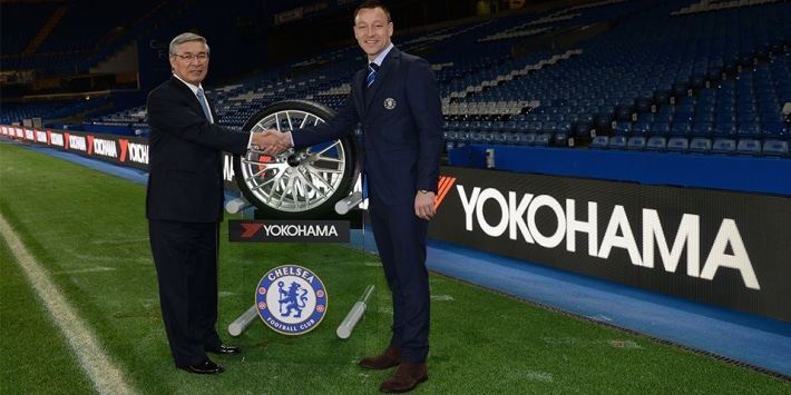 Anuncio oficial de la colaboración, el Sr. Noji de Yokohama y John Terry del Chelsea FC