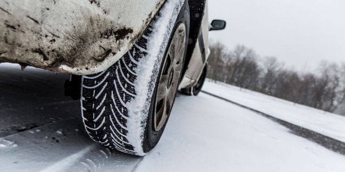 ¿Cuál es la mejor medida de neumático para circular en invierno y sobre la nieve? El TCS te da la respuesta.